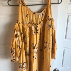 Off the shoulder cuff yellow tanktop
